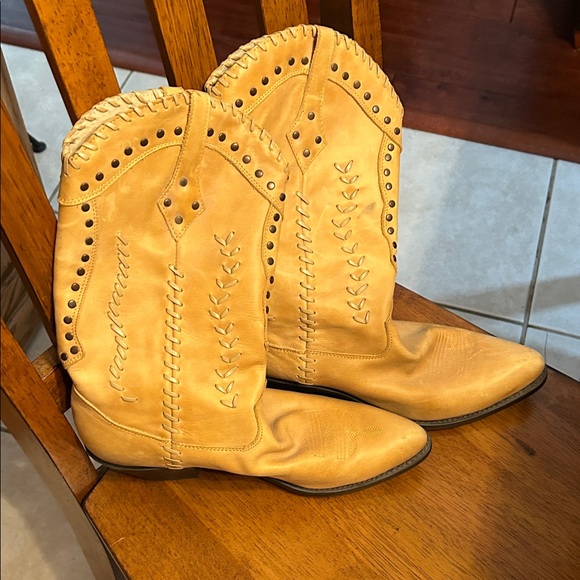 Durango Light Tan Western Heeled Boots - Picture 1 of 3